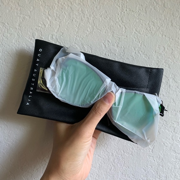 Quay Dusk to Dawn Sunglasses - Picture 7 of 7